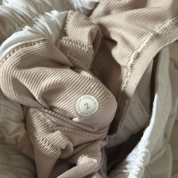 LULULEMON hotty hot shorts - Picture 8 of 8